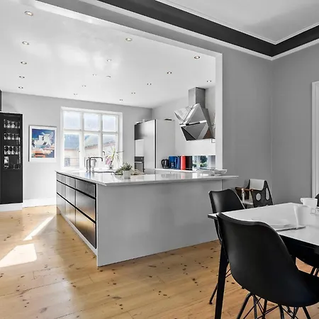 Gorgeous In With Kitchen Holiday home