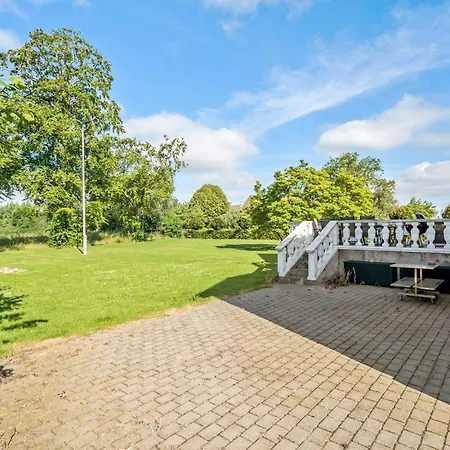 Gorgeous In With Kitchen Holiday home