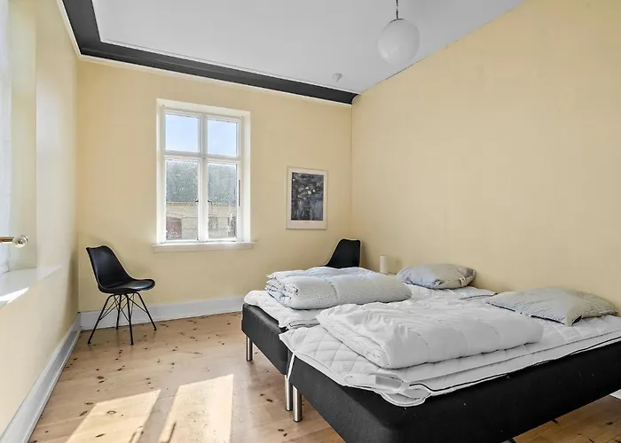 度假居 5 Bedroom In 尼堡