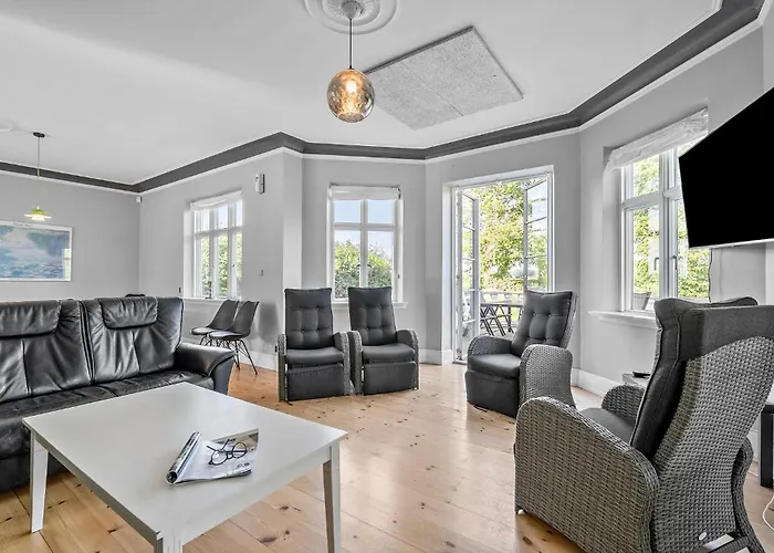 5 Bedroom In *