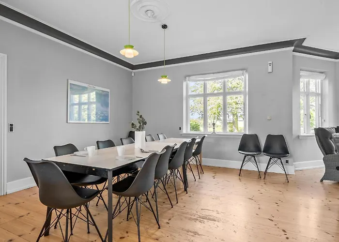 5 Bedroom In